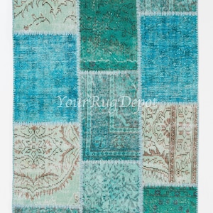 Moderner Patchwork Teppich. Handgefertigt aus neu gefärbten Vintage Teppichen, individuelle Optionen verfügbar. BD758