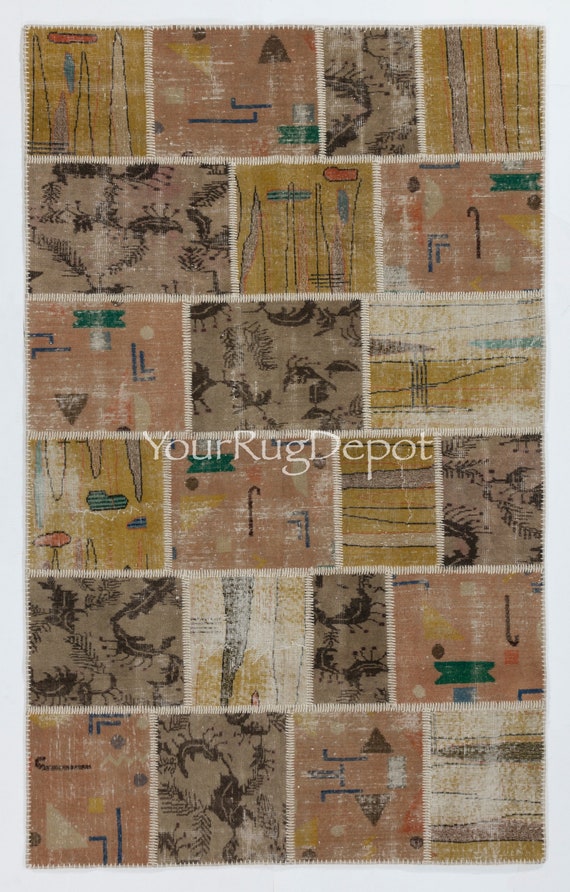 ②【未使用】トルコ　ラグ　パッチワーク　ヴィンテージ　絨毯 ヴィンテージのトルコ村絨毯から作られた、ハンドメイドのパッチワーク