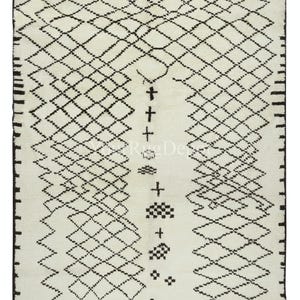 Modern Hand-Knotted Moroccan Azilal Tulu Rug. 100% Wool. Custom Options Available. BT102