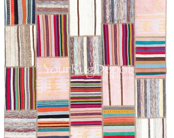 Mehrfarbiger handgemachter Patchwork Kelim Teppich (Flachgewebe), moderner gestreifter türkischer Teppich. BD734