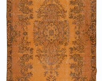Tappeto con design a medaglione vintage, tinto in arancione, per interni moderni, fatto a mano in Turchia. 5,2 x 9 piedi, BTEK1122