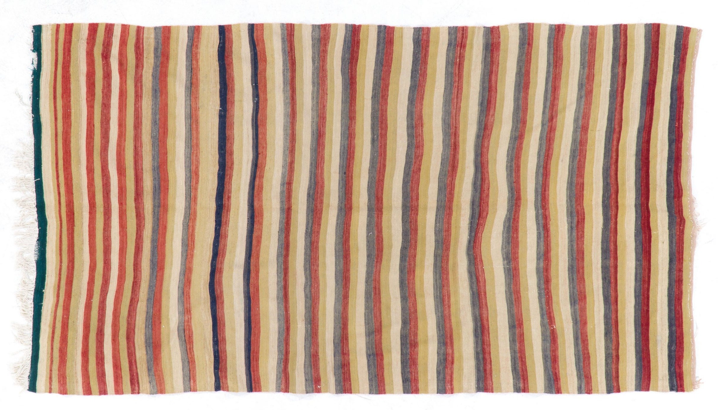 手織りヴィンテージトルコキリム（平織り）、ウール製。5x8.4フィート