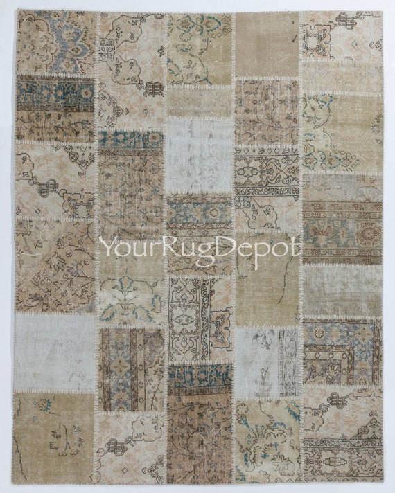 ベージュの色合いが美しいモダンなパッチワークラグ。ヴィンテージ