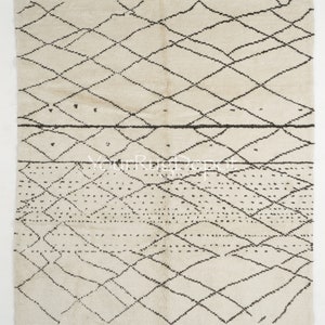 Modern Handmade Moroccan Azilal Rug, 100% Wool Carpet. Custom Options Available. BT113