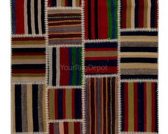 Handgefertigter Kelim Teppich aus Anatolischem Patchwork (Flachgewebe) mit Gestreiftem Design. Kundenspezifische Optionen verfügbar. BD872