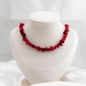 Rote Korallen Kette – Red Coral Stone Necklace Handmade – Natural Coral Chip Necklace – Korallen Halskette Damen – Boho Gift for Her bild 2