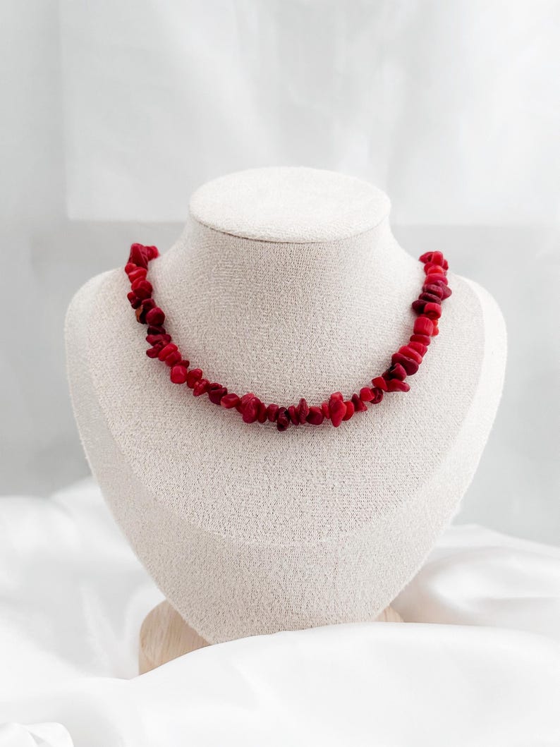 Rote Korallen Kette – Red Coral Stone Necklace Handmade – Natural Coral Chip Necklace – Korallen Halskette Damen – Boho Gift for Her bild 2