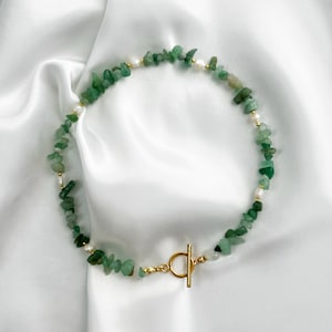 Aventurin Kette mit Ringstab-Verschluss – Green Aventurine Necklace Toggle Clasp – Natural Stone Chip Necklace – Aventurin Kette Gold – Boho afbeelding 6