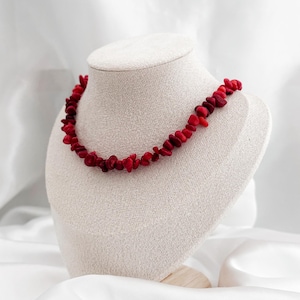 Rote Korallen Kette – Red Coral Stone Necklace Handmade – Natural Coral Chip Necklace – Korallen Halskette Damen – Boho Gift for Her bild 1