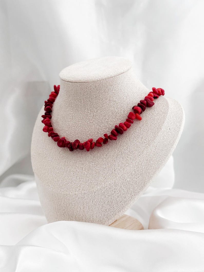 Rote Korallen Kette – Red Coral Stone Necklace Handmade – Natural Coral Chip Necklace – Korallen Halskette Damen – Boho Gift for Her bild 1