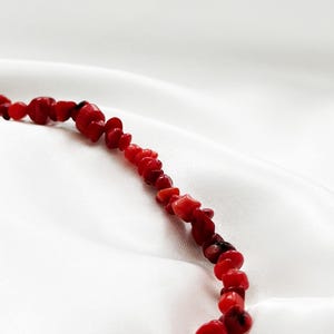 Rote Korallen Kette – Red Coral Stone Necklace Handmade – Natural Coral Chip Necklace – Korallen Halskette Damen – Boho Gift for Her bild 6