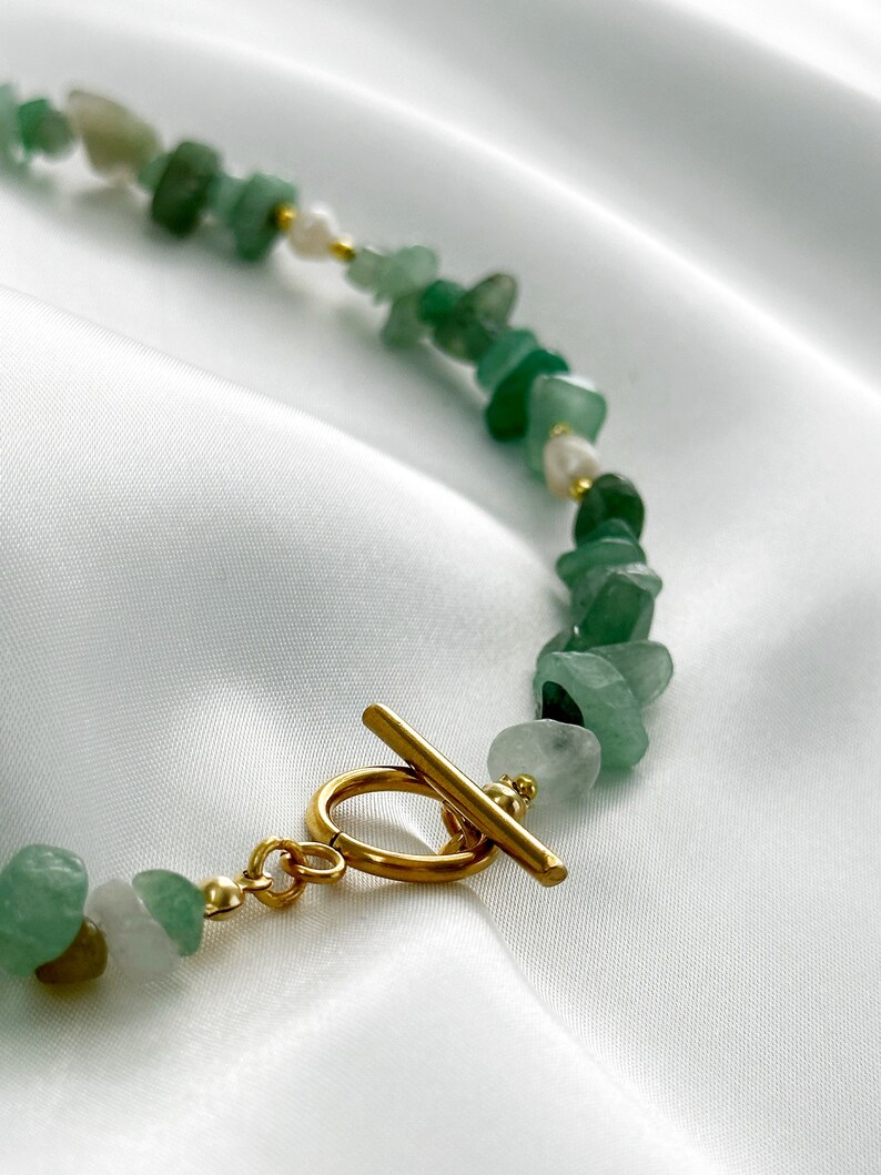 Aventurin Kette mit Ringstab-Verschluss – Green Aventurine Necklace Toggle Clasp – Natural Stone Chip Necklace – Aventurin Kette Gold – Boho afbeelding 9