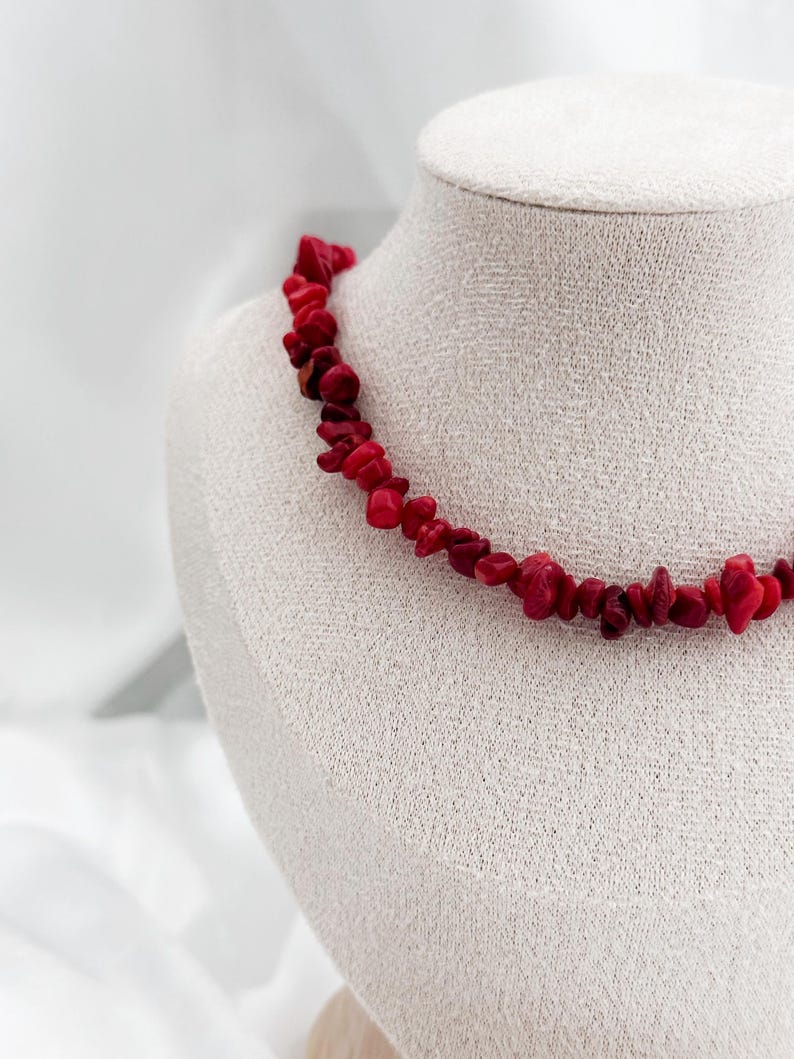 Rote Korallen Kette – Red Coral Stone Necklace Handmade – Natural Coral Chip Necklace – Korallen Halskette Damen – Boho Gift for Her bild 3