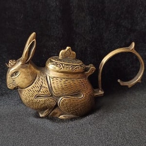 Vintage Brass Rabbit Oil Lamp: Antique Animal Decor