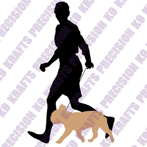 Könnte beinhalten: Silhouette einer Person, die einen französischen Bulldoggen an der Leine führt. Die Person trägt ein dunkles Hemd und eine dunkle Hose. Der Hund ist hellbraun.