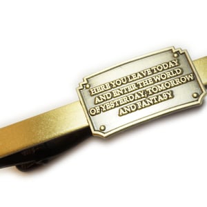 Disneyland Entree Dasspeld Clip – &quot;Today You Have Today&quot; – Disney Park geïnspireerde sieraden, Fantasyland cadeau, Magic Kingdom kostuumaccessoire