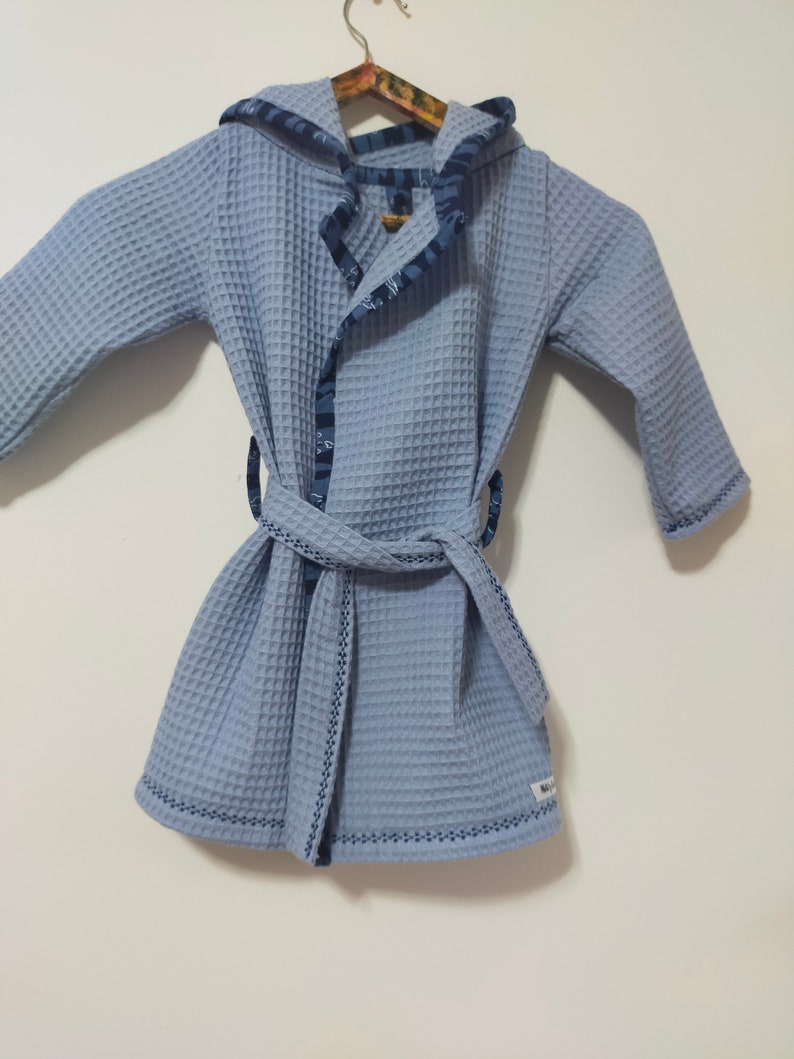 Peignoir de bain personnalisé enfant 24mois. robe de chambre ou de bain en nid d'abeille image 2