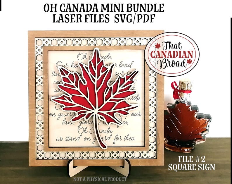 Op de afbeelding: Een vierkant houten bord met een lasergesneden ontwerp van een rood esdoornblad en de tekst van "Oh Canada". Het bord staat op een kleine houten standaard. De tekst "That Canadian Bread" staat in een rode cirkel boven het bord. De tekst "FILE #2 SQUARE SIGN" staat onder het bord.