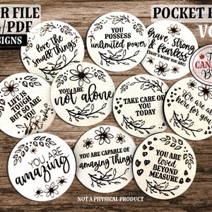 Peut inclure: Dix sous-verres en bois ronds avec des citations inspirantes et des motifs floraux. Les citations incluent "Tu es incroyable", "Tu es capable de choses incroyables", "Tu es aimé au-delà de toute mesure", "Nous sommes tous là pour toi", "Prends soin de toi aujourd'hui", "Tu n'es pas seul", "La vie est dure mais toi aussi", "Aime les petites choses", "Tu possèdes un pouvoir illimité", et "Brave, fort et intrépide".