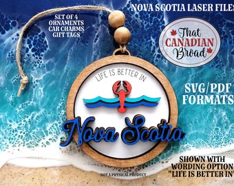 Op de afbeelding: Een ronde houten ornament met de tekst "Life is better in Nova Scotia" en een illustratie van een kreeft. De ornament is op een blauwe en witte achtergrond met de tekst "That Canadian Broad" en "SVG/PDF Formats".