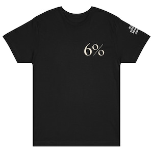 May include: Black t-shirt with the number "6%" printed in a light beige color on the front. The sleeve has the text "BLA ASSIS BEHA ANA" printed vertically in the same light beige color.