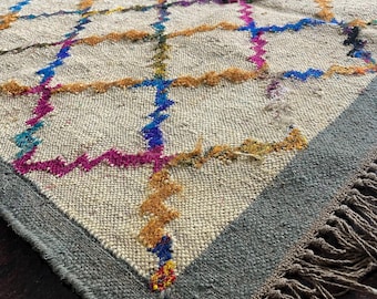 White Peruvian Rug - Handmade Vintage Area Rug with Navajo - Moroccan - Southwestern Fusion, Traditional Kilim Rug