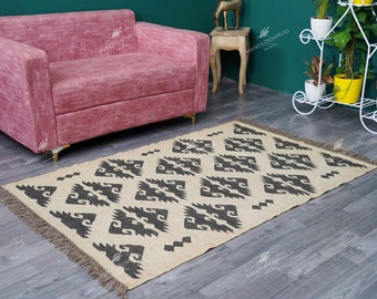 Handmade Wool Jute Kilim Rug: Traditional Indian Dhurrie