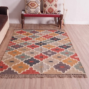 Handmade Wool Jute Kilim Rug: Traditional Indian Dhurrie