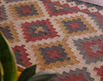 Handwoven Wool Jute Kilim Rug: Traditional Indian Design
