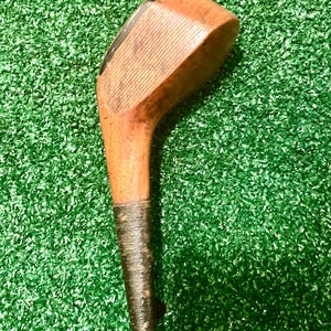 Old Golf Ball Marker for the 1952 US Open Golf Championship.ideal