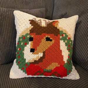 Deer in the Wreath C2C crochet pattern