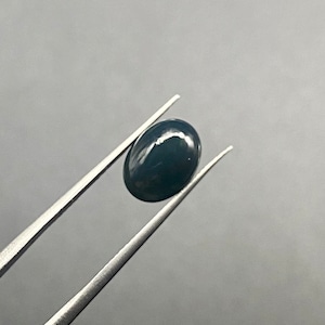 Natürlicher äthiopischer Opal-Cabochon, schwarz gefärbter äthiopischer Opal, lose gefärbter Opal, Halbedelstein, Herstellung: 10x7x4 mm, 1.75 Carats