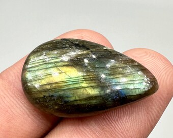 Natural Labradorite ,Labradorite ,Labradorite Cabochon ,smooth polished ,making:21x14x6 mm,16.12 carats