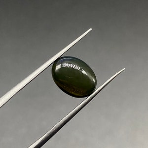 Natürlicher äthiopischer Opal-Cabochon, schwarz gefärbter äthiopischer Opal, lose gefärbter Opal, Halbedelstein, Herstellung: 9x6x3 mm, 1.15 Carats