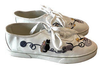 Vintage 90s Embroidered Cat Sneakers 10