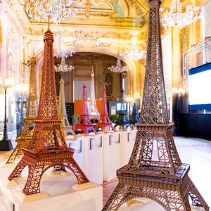 Eiffel Tower Statue Customizable Large Size Luxurious Item image 3