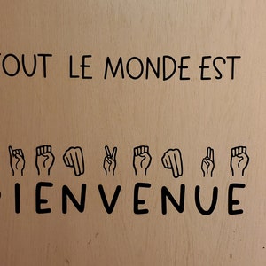Everyone is welcome, Tout le monde est bienvenue, vinyl classroom decor, French classroom, French decor, sign language, welcome