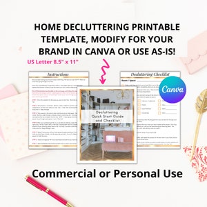 Puede incluir: Plantilla de limpieza de casa imprimible en tamaño US Letter (8,5 x 11 pulgadas) con instrucciones y una lista de verificación. La plantilla presenta una foto de un armario bien organizado y un sofá rosa con una computadora portátil encima. El texto "Decluttering Quick Start Guide and Checklist" está en un cuadro dorado.