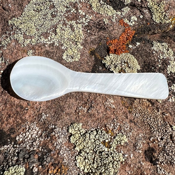 Mother of Pearl Hape Medicine Spoon