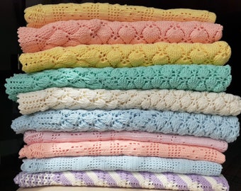Crochet baby blanket, crochet baby afghan, baby gift, gender neutral, baby shower gift, stroller blanket, handmade in Peru, embossed leaves