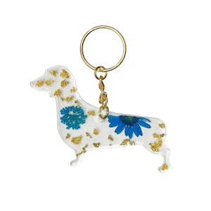 Teckel hars sleutelhanger, sleutelhanger bloemenworst met geperste bloemen en gouden vlokken, handgemaakt huisdierliefhebber cadeau, accessoire teckel eigenaar
