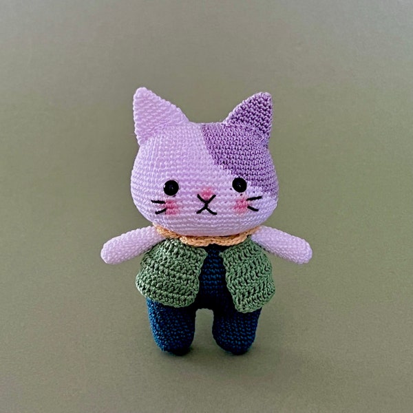 Mini chat gilet vert amigurumi