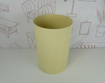 Rare vintage Kartell Binasco space age storage jar. Vintage plastic flower pot from the 60s/70s by Gino Colombini