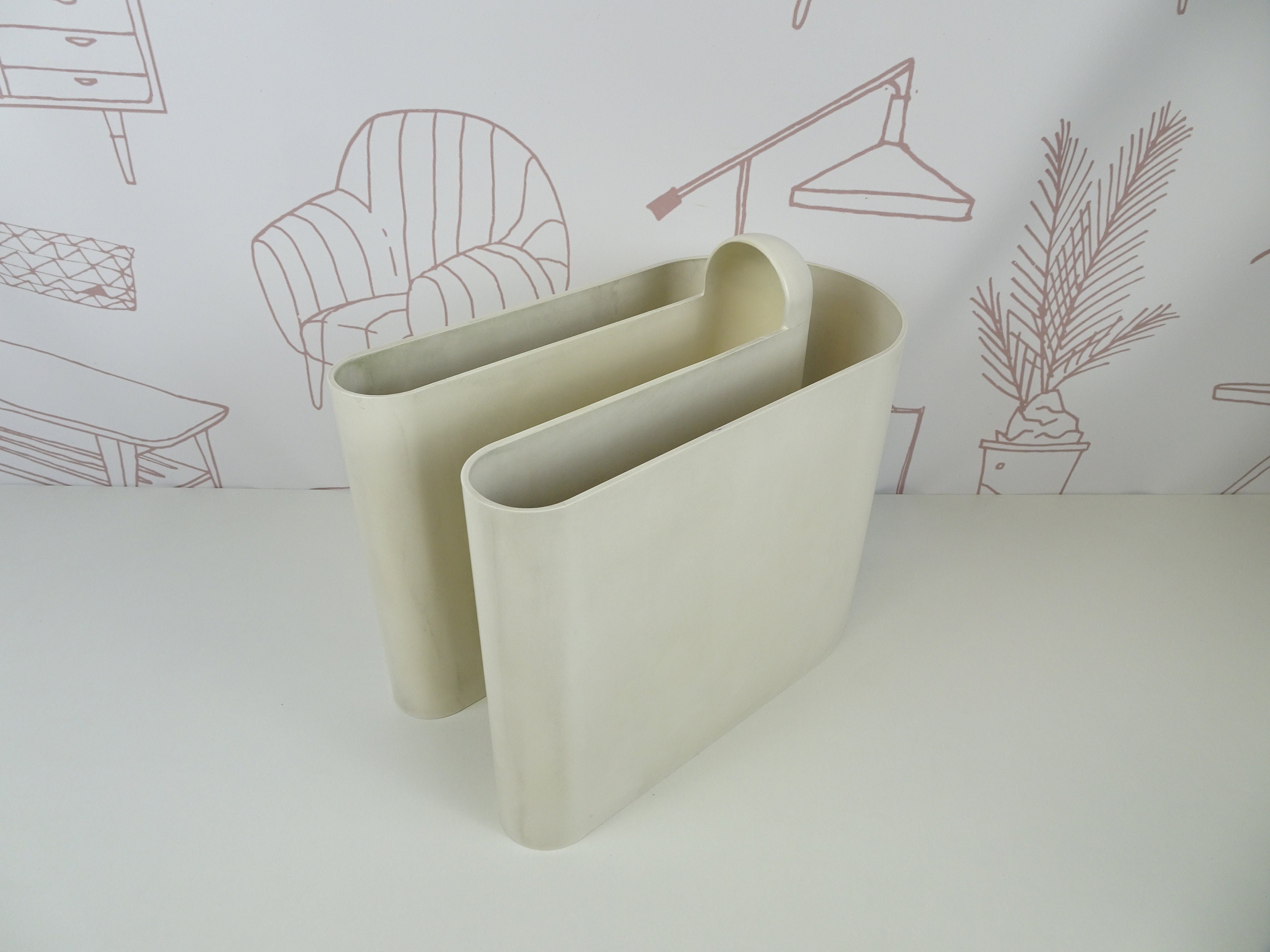 Vintage Magazine Holder PORTARIVISTE From the 60s by Rodolfo