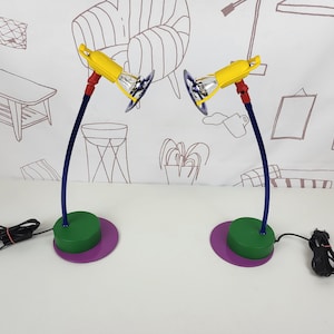 Set of 2 vintage Memphis Style table lamps from the 80s. Colourfull table lamps, set of 2 adjustable table lamps.