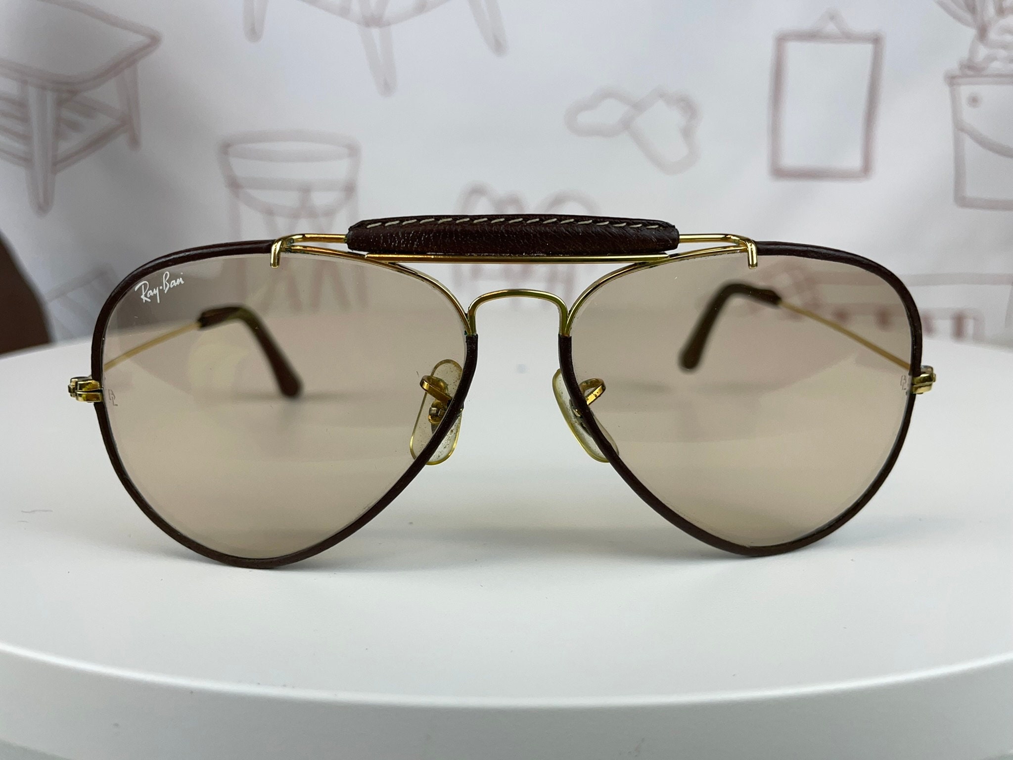 Vintage Ray Ban Aviator Leathers Bausch Lomb Vintage zonnebril jaren 80  Origineel Rayban gouden frame bekleed met bruin leer