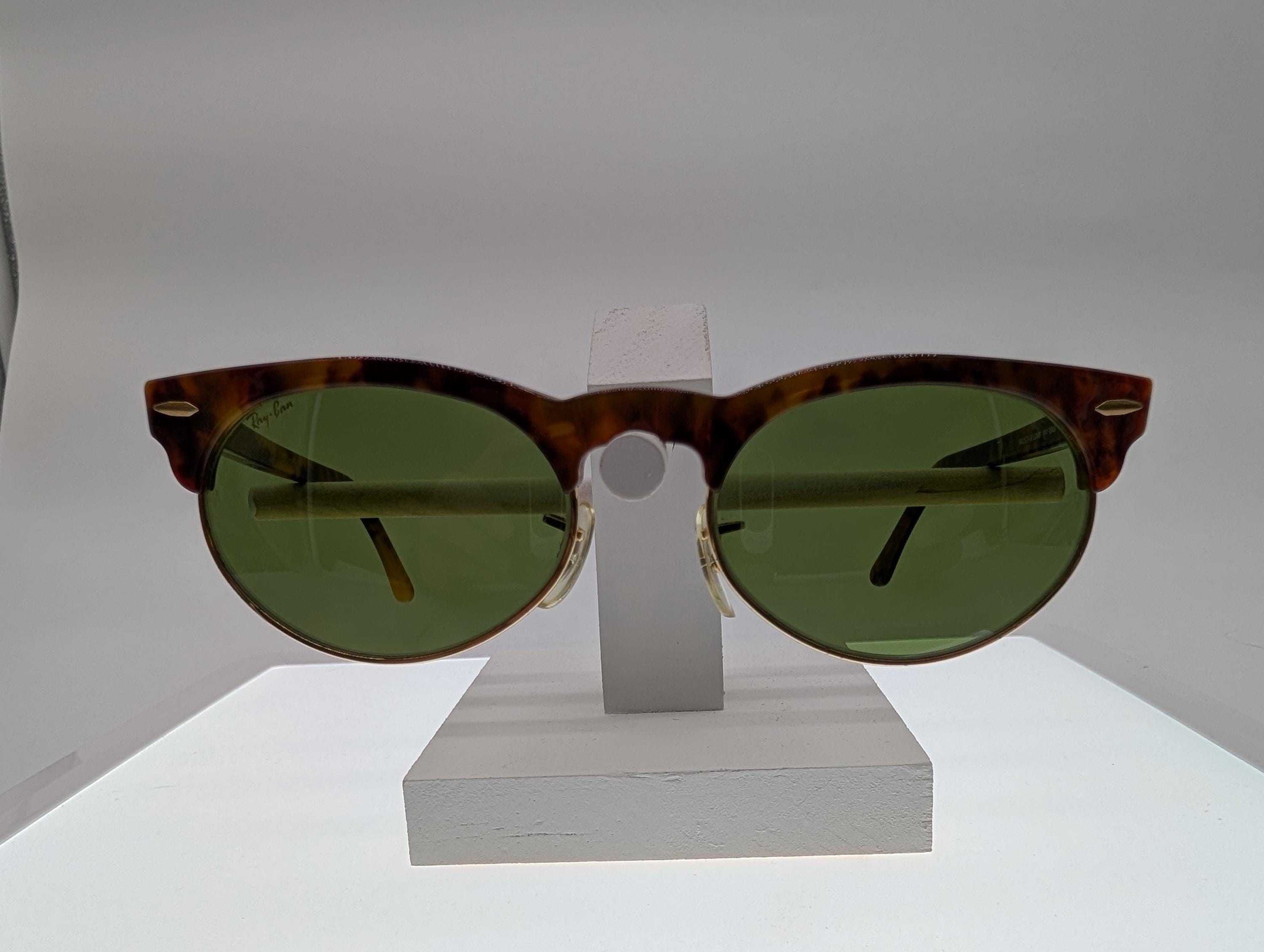 Vintage Ray-Ban Women’s Tortoiseshell Oval Sunglasses - Brown Lenses Ray-Ban Tortoise 1990s Vintage Sunglasses for sale | eBay main image 2