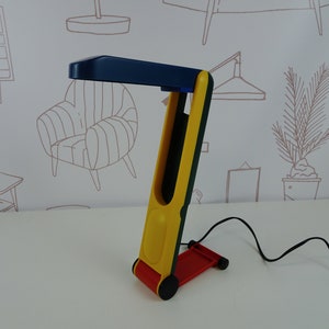 Vintage Vintage Benetton Lamp, Memphis Style Table Lamp, Z Table Lamp, Colorful Postmodern 1980s, Toucan Lamp, 80s Lamp, Adjustable Lamp.
