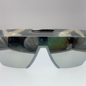 Vintage sunglasses by Silhouette model M 3077. Vintage shield sunglasses from the 80s. grey/white frame sunglassses with mirrored lenses.