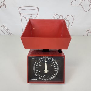 Vintage scale red by EKS, 70s kitchen decor, retro kitchen scale up to 3kg by EKS Sweden